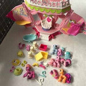 My Little Pony Ponyville La-Ti-Da Hair & Spa Dressup Plays set